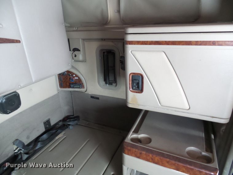 image for item DC2846 2005 International 9400i  semi truck