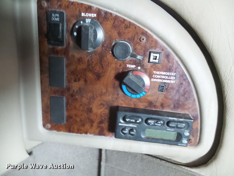 image for item DC2846 2005 International 9400i  semi truck