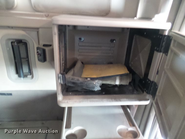 image for item DC2846 2005 International 9400i  semi truck