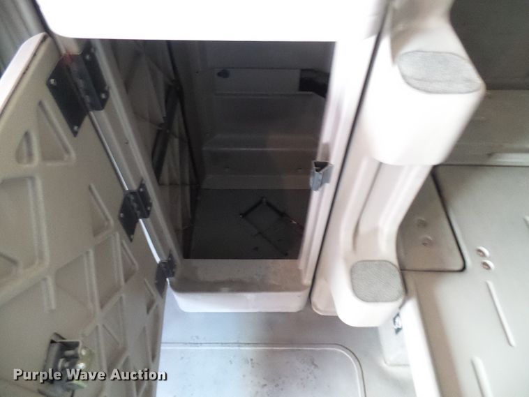 image for item DC2846 2005 International 9400i  semi truck