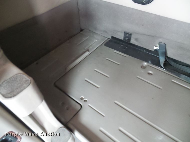 image for item DC2846 2005 International 9400i  semi truck