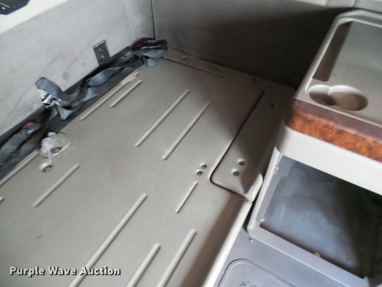 image for item DC2846 2005 International 9400i  semi truck