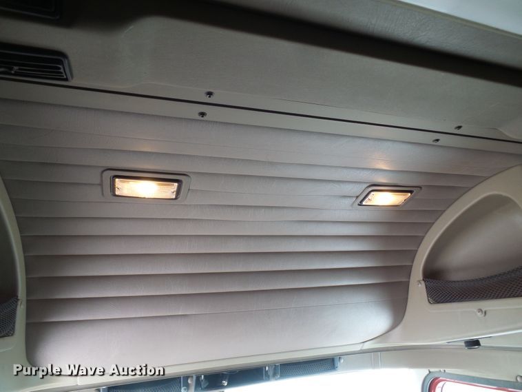 image for item DC2846 2005 International 9400i  semi truck