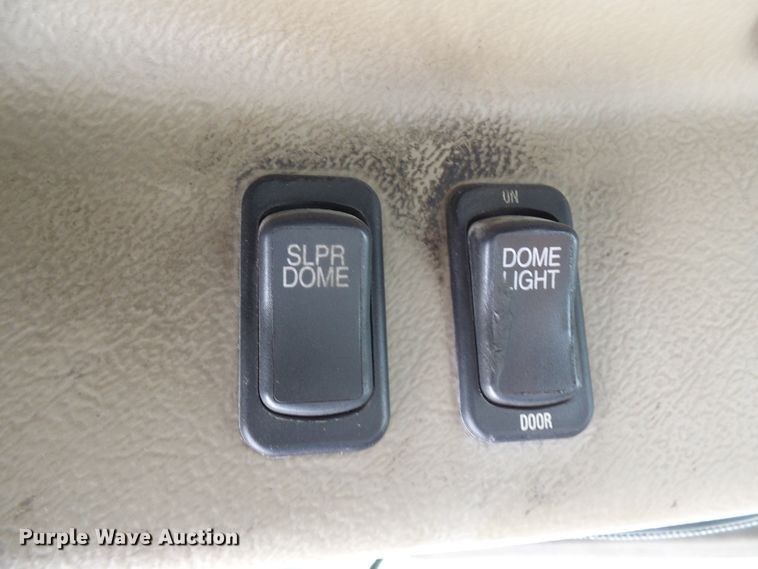 image for item DC2846 2005 International 9400i  semi truck