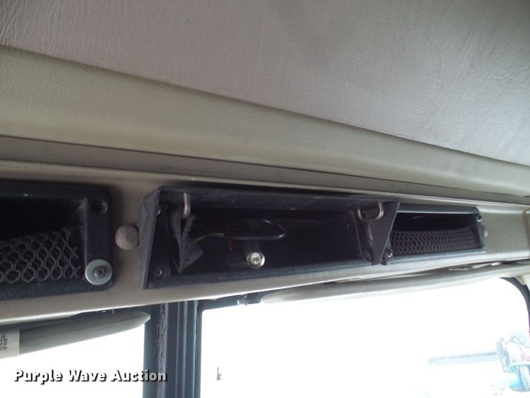 image for item DC2846 2005 International 9400i  semi truck