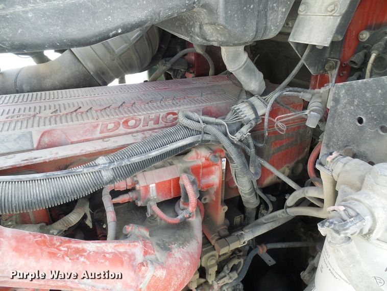 image for item DC2846 2005 International 9400i  semi truck