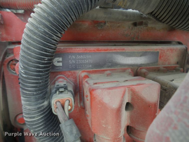 image for item DC2846 2005 International 9400i  semi truck