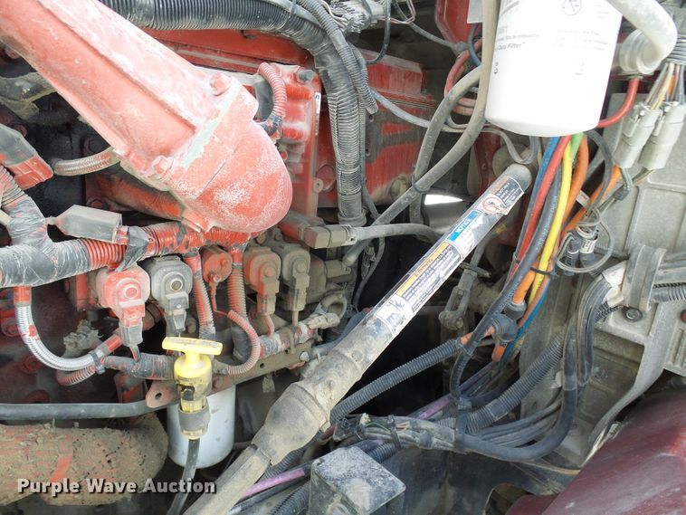 image for item DC2846 2005 International 9400i  semi truck