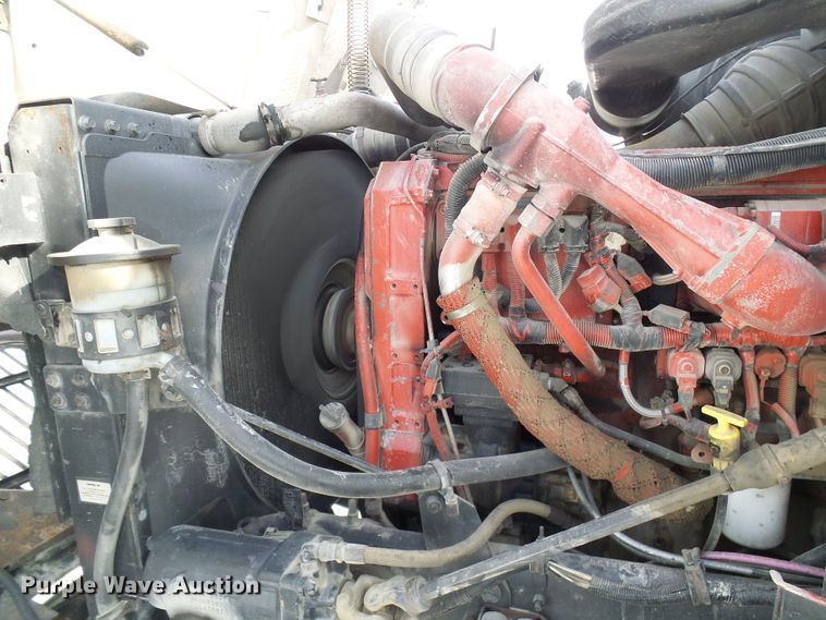 image for item DC2846 2005 International 9400i  semi truck