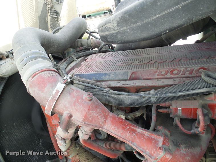 image for item DC2846 2005 International 9400i  semi truck