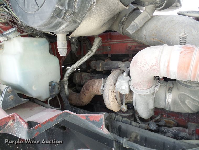 image for item DC2846 2005 International 9400i  semi truck