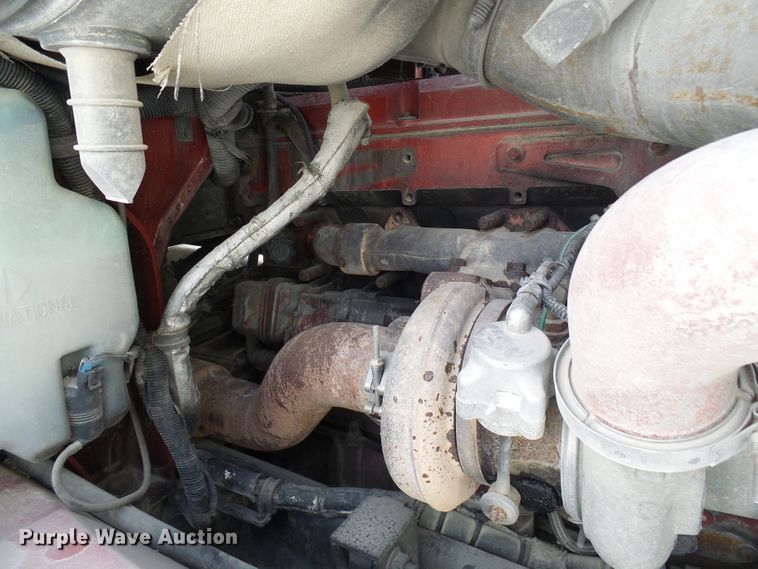 image for item DC2846 2005 International 9400i  semi truck