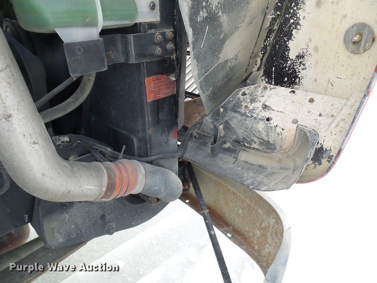 image for item DC2846 2005 International 9400i  semi truck