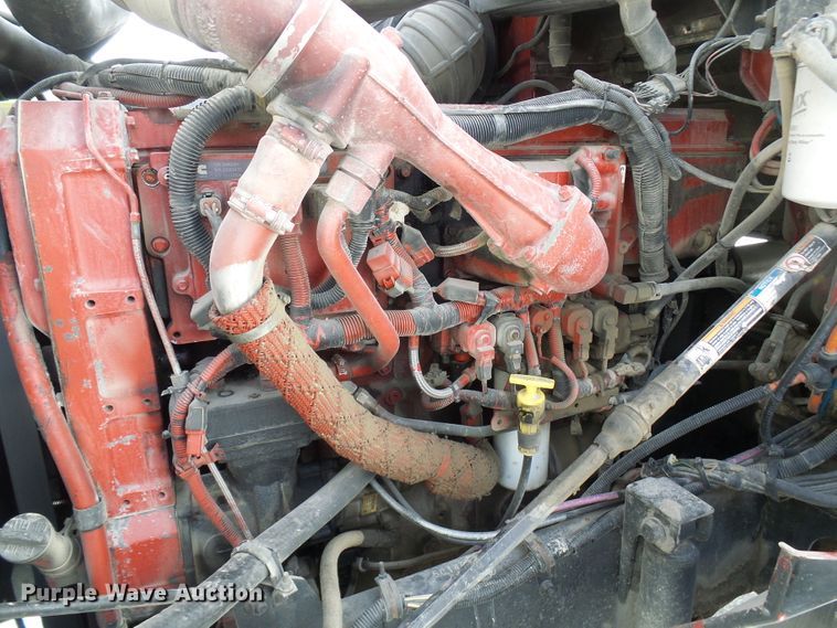 image for item DC2846 2005 International 9400i  semi truck