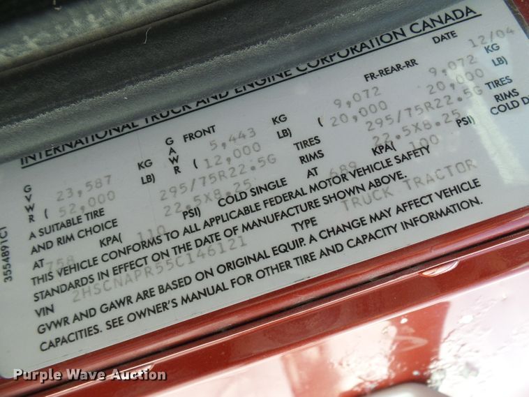 image for item DC2846 2005 International 9400i  semi truck