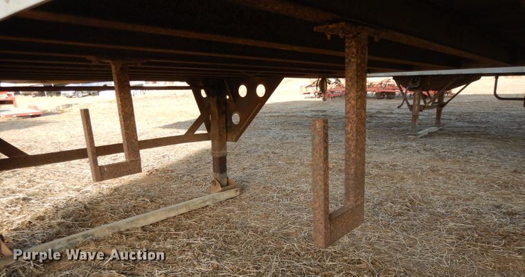 image for item DE2563 1996 Utility VS2DC dry van trailer