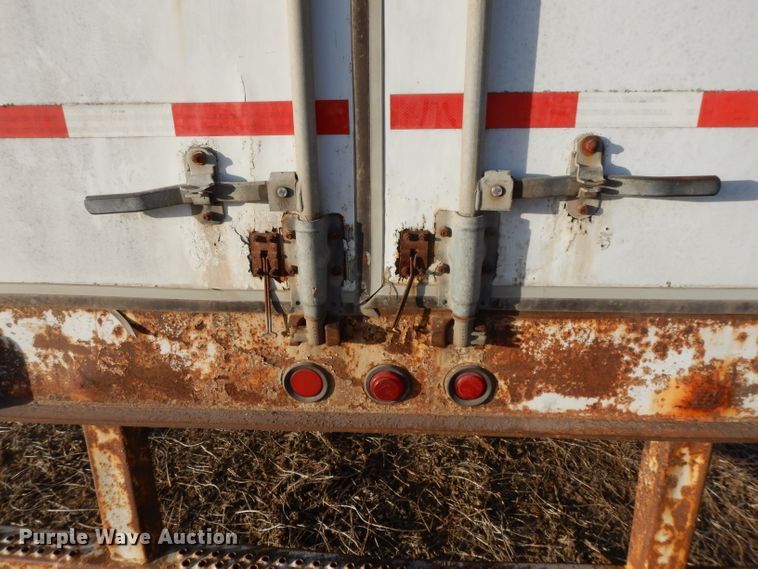 image for item DE2563 1996 Utility VS2DC dry van trailer