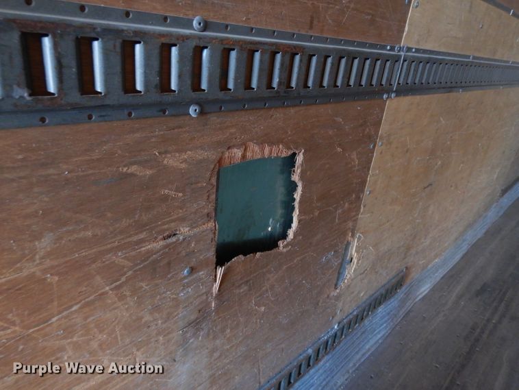 image for item DE2563 1996 Utility VS2DC dry van trailer