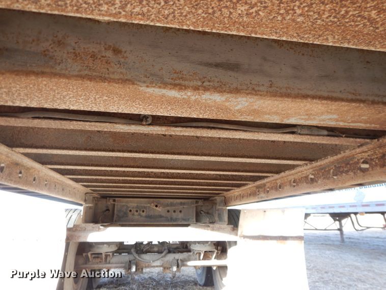 image for item DE2563 1996 Utility VS2DC dry van trailer