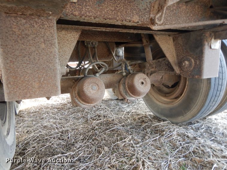 image for item DE2563 1996 Utility VS2DC dry van trailer