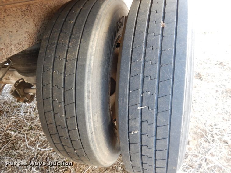 image for item DE2563 1996 Utility VS2DC dry van trailer