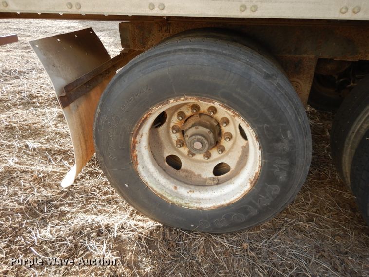 image for item DE2563 1996 Utility VS2DC dry van trailer