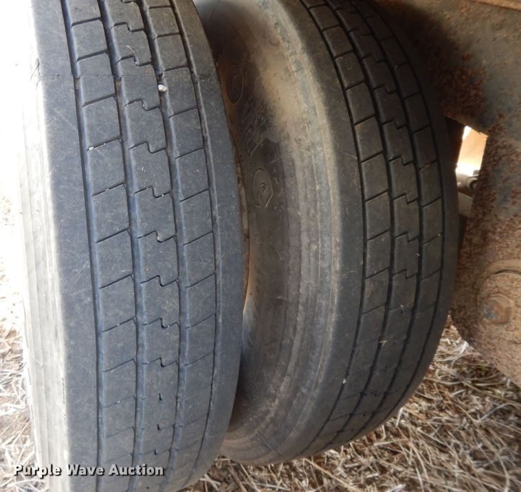 image for item DE2563 1996 Utility VS2DC dry van trailer