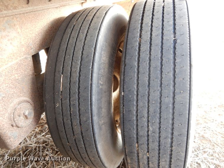 image for item DE2563 1996 Utility VS2DC dry van trailer