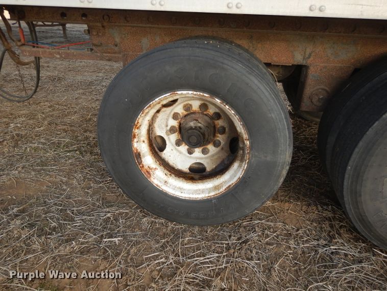 image for item DE2563 1996 Utility VS2DC dry van trailer