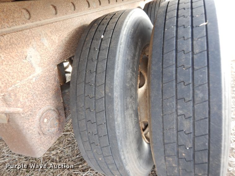 image for item DE2563 1996 Utility VS2DC dry van trailer