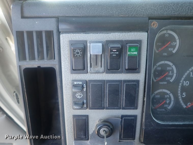 image for item DG2936 2002 Freightliner FL60  flatbed truck