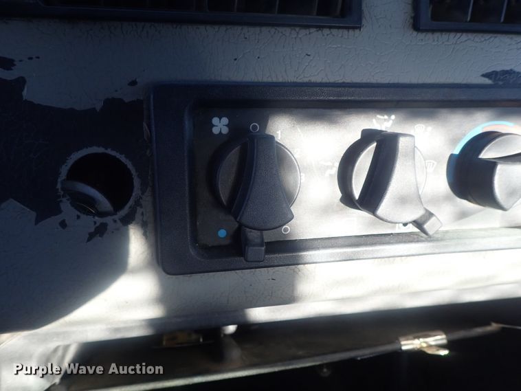 image for item DG2936 2002 Freightliner FL60  flatbed truck