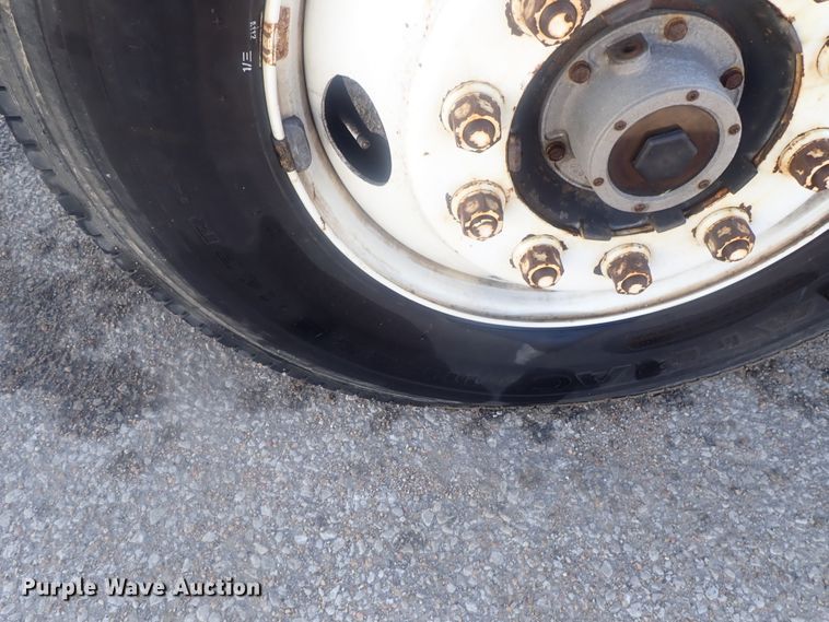 image for item DG2936 2002 Freightliner FL60  flatbed truck