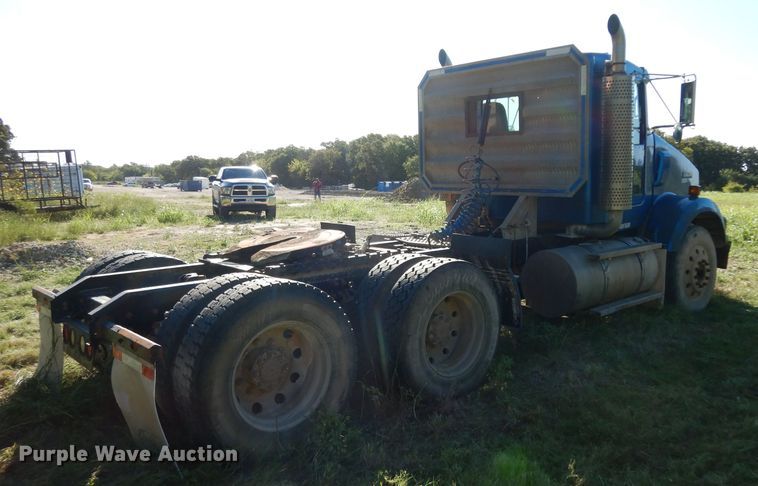 image for item DJ6597 2007 Kenworth T800  semi truck