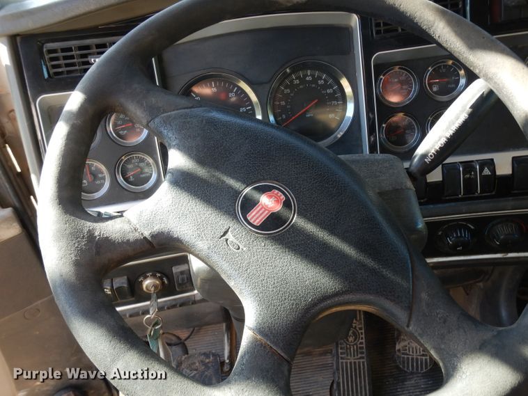 image for item DJ6597 2007 Kenworth T800  semi truck