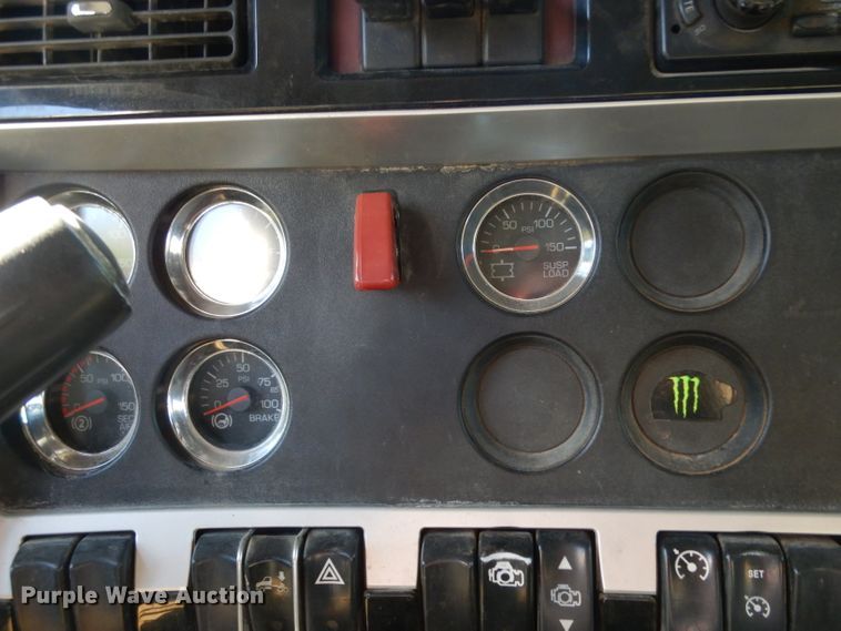 image for item DJ6597 2007 Kenworth T800  semi truck