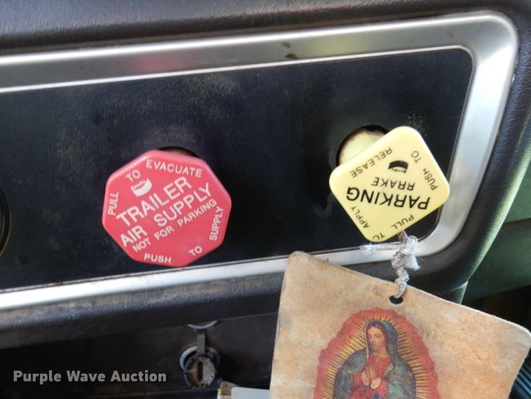 image for item DJ6597 2007 Kenworth T800  semi truck