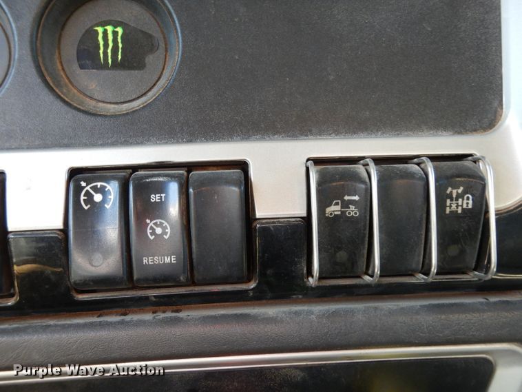 image for item DJ6597 2007 Kenworth T800  semi truck