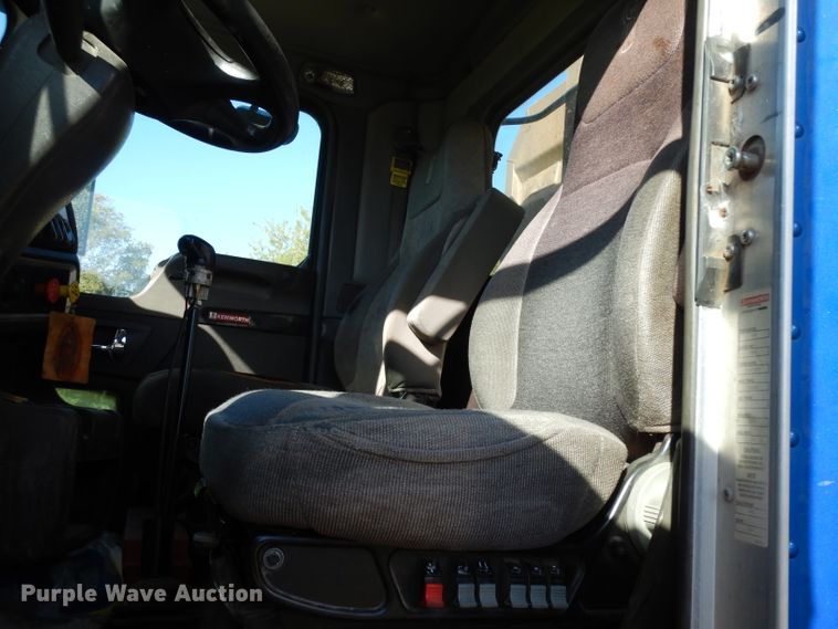 image for item DJ6597 2007 Kenworth T800  semi truck