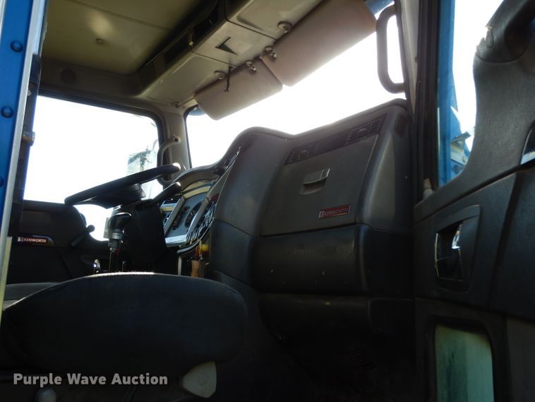 image for item DJ6597 2007 Kenworth T800  semi truck