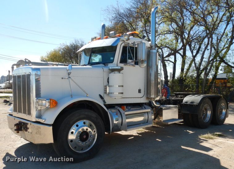 image for item DJ6698 1999 Peterbilt 379  semi truck