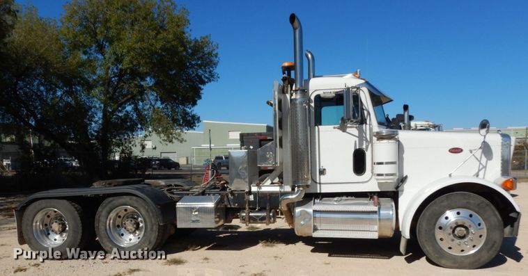 image for item DJ6698 1999 Peterbilt 379  semi truck