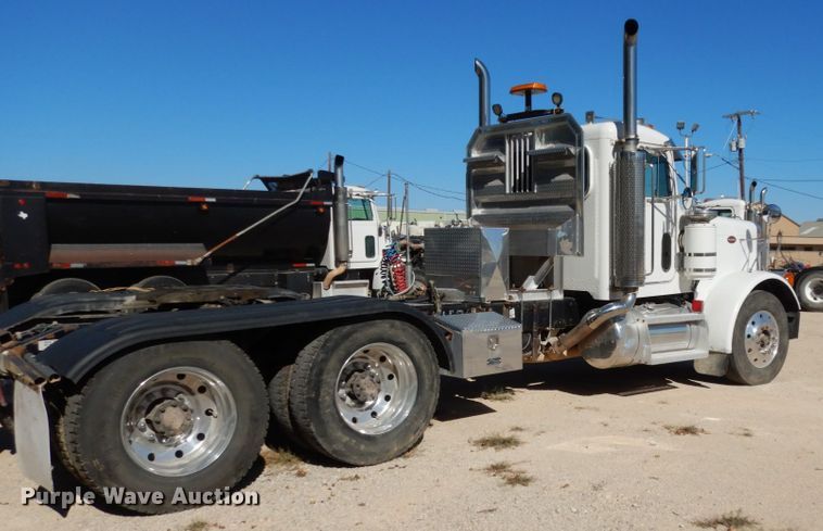 image for item DJ6698 1999 Peterbilt 379  semi truck