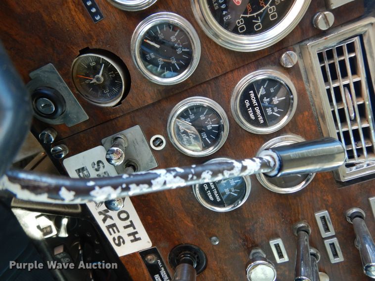 image for item DJ6698 1999 Peterbilt 379  semi truck