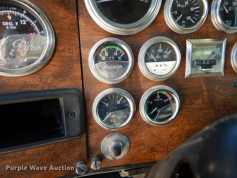 image for item DJ6698 1999 Peterbilt 379  semi truck