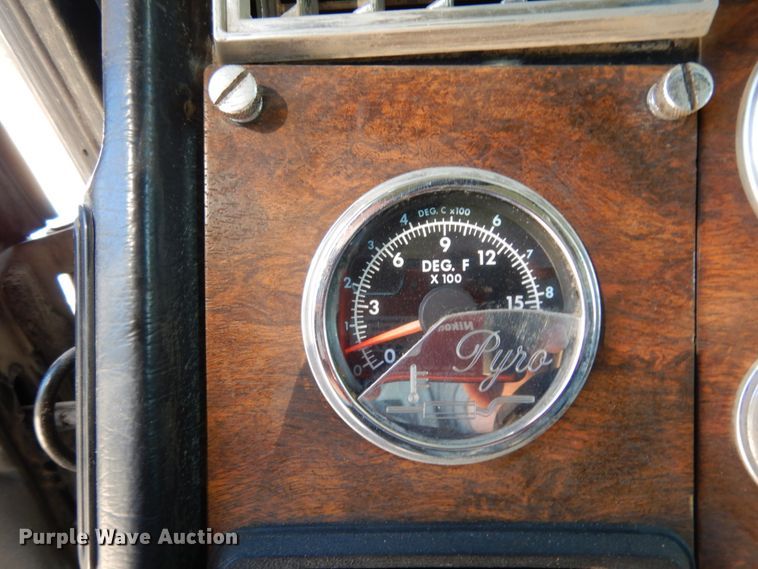 image for item DJ6698 1999 Peterbilt 379  semi truck