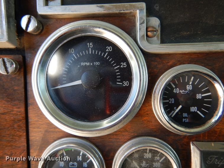 image for item DJ6698 1999 Peterbilt 379  semi truck