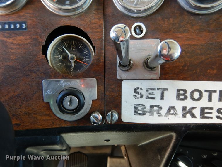 image for item DJ6698 1999 Peterbilt 379  semi truck