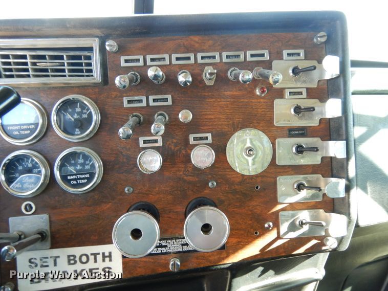 image for item DJ6698 1999 Peterbilt 379  semi truck