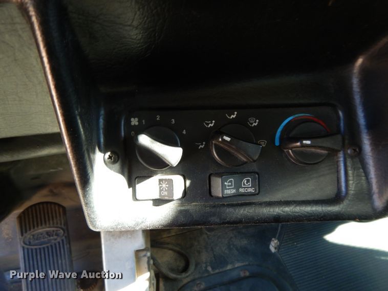 image for item DJ6698 1999 Peterbilt 379  semi truck